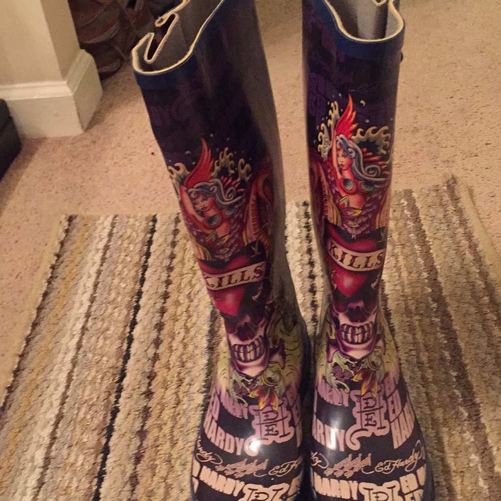 Ed Hardy rain boots Needs laces